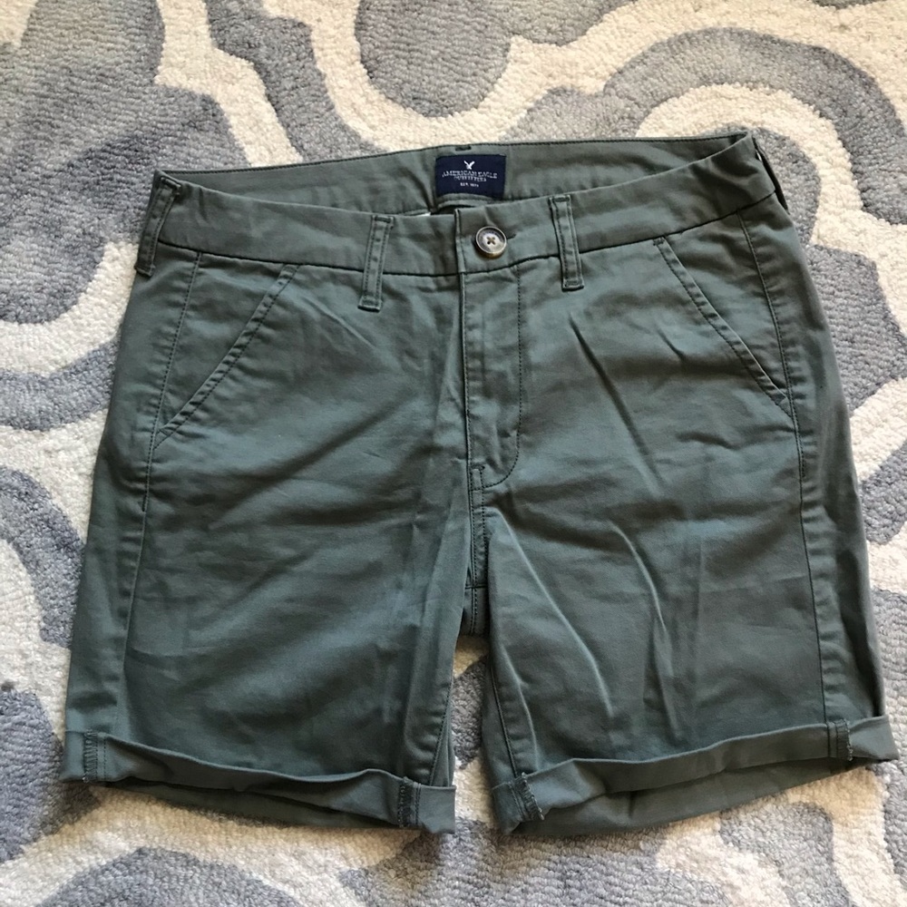 American Eagle Bermuda Shorts, Olive Green Size 6